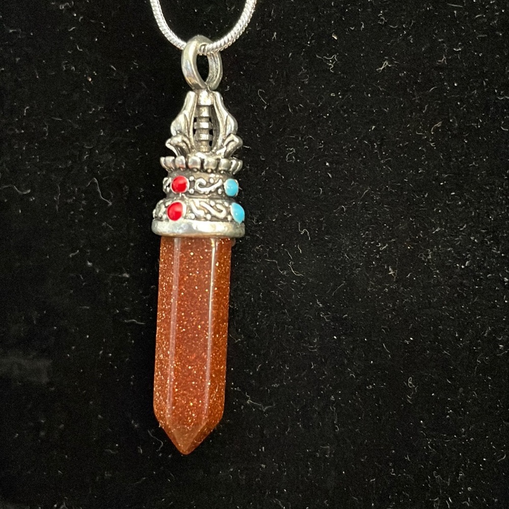 😀 NECKLACE NWOT 18” WOMENS HAND CRAFTED Red Goldstone Beauty